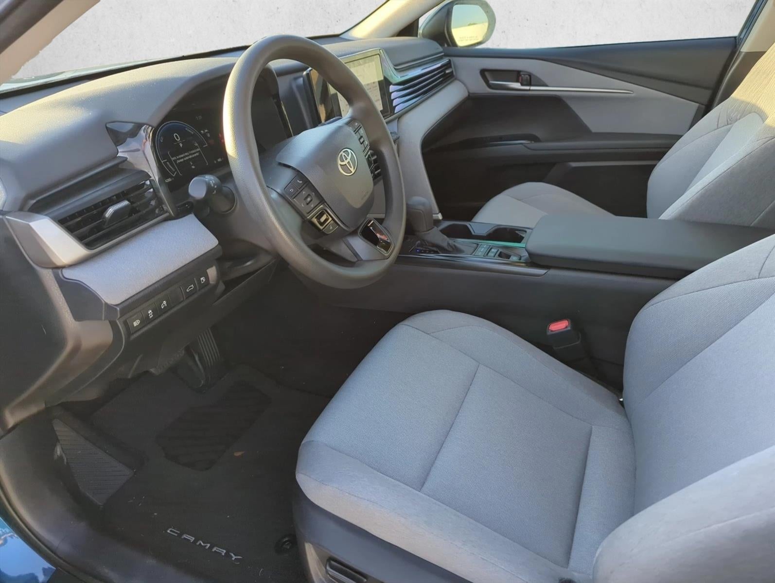 2025 Toyota Camry LE (SE)