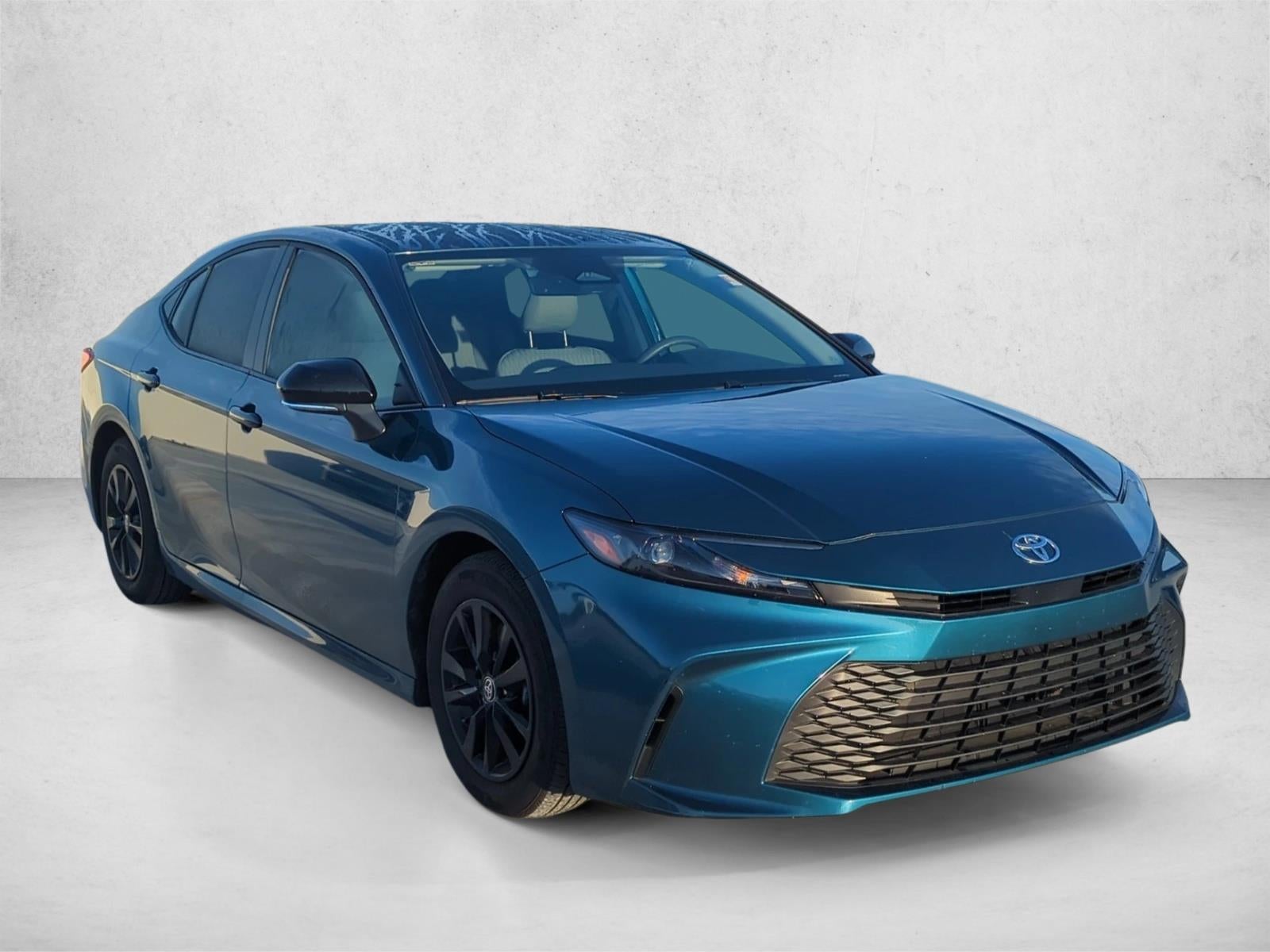 2025 Toyota Camry LE (SE)