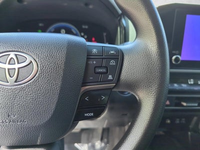 2025 Toyota Camry LE (SE)