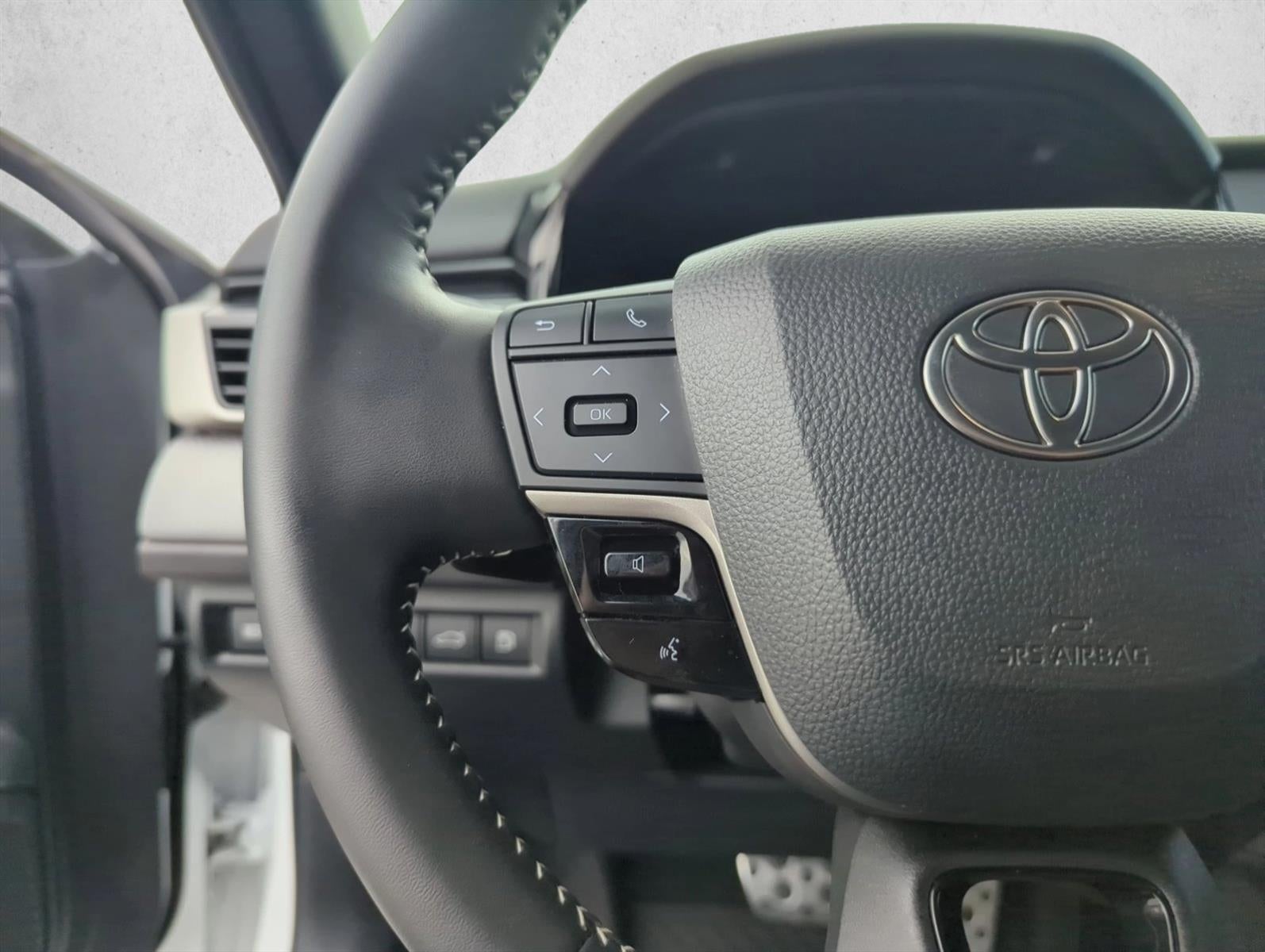 2025 Toyota Camry SE (Natl)