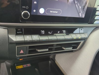 2025 Toyota Camry SE (Natl)