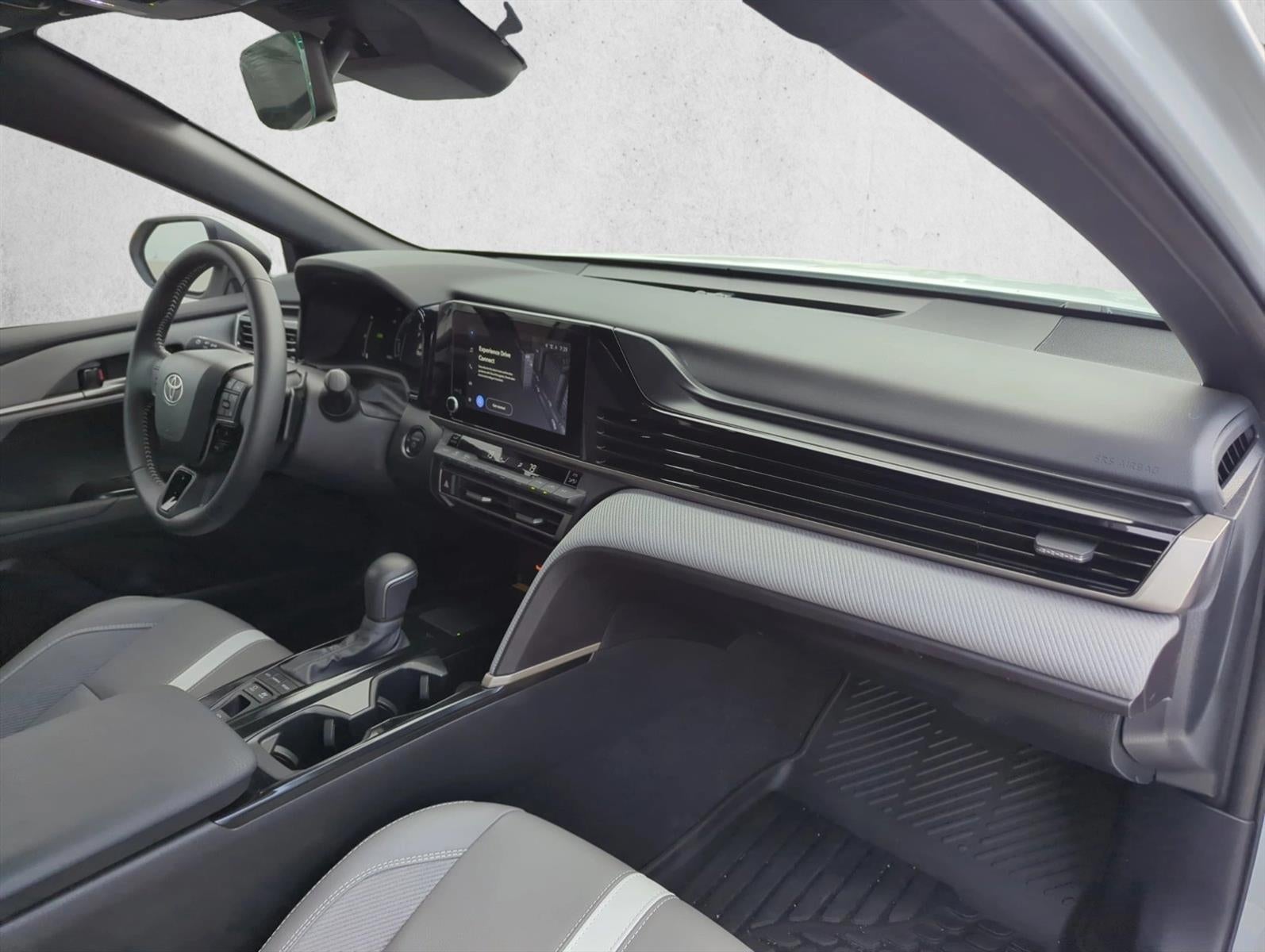 2025 Toyota Camry SE (Natl)