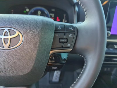 2025 Toyota Camry SE (Natl)