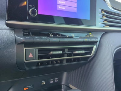 2025 Toyota Camry SE (Natl)