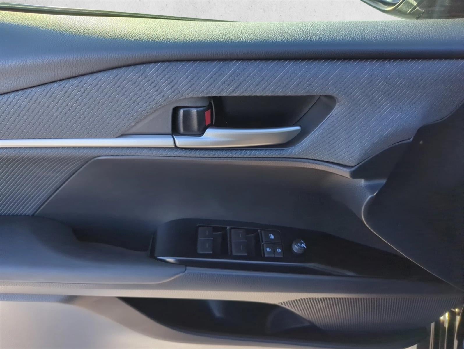 2025 Toyota Camry SE (Natl)