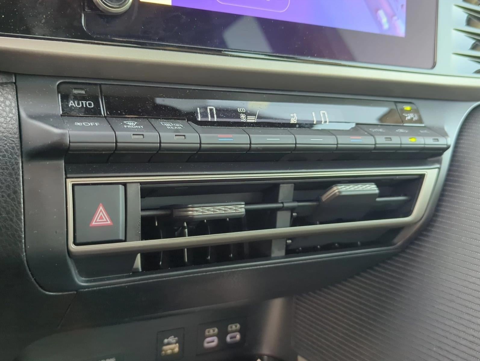 2025 Toyota Camry SE (Natl)