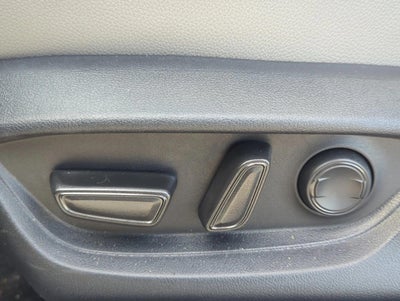 2025 Toyota Camry SE (SE)