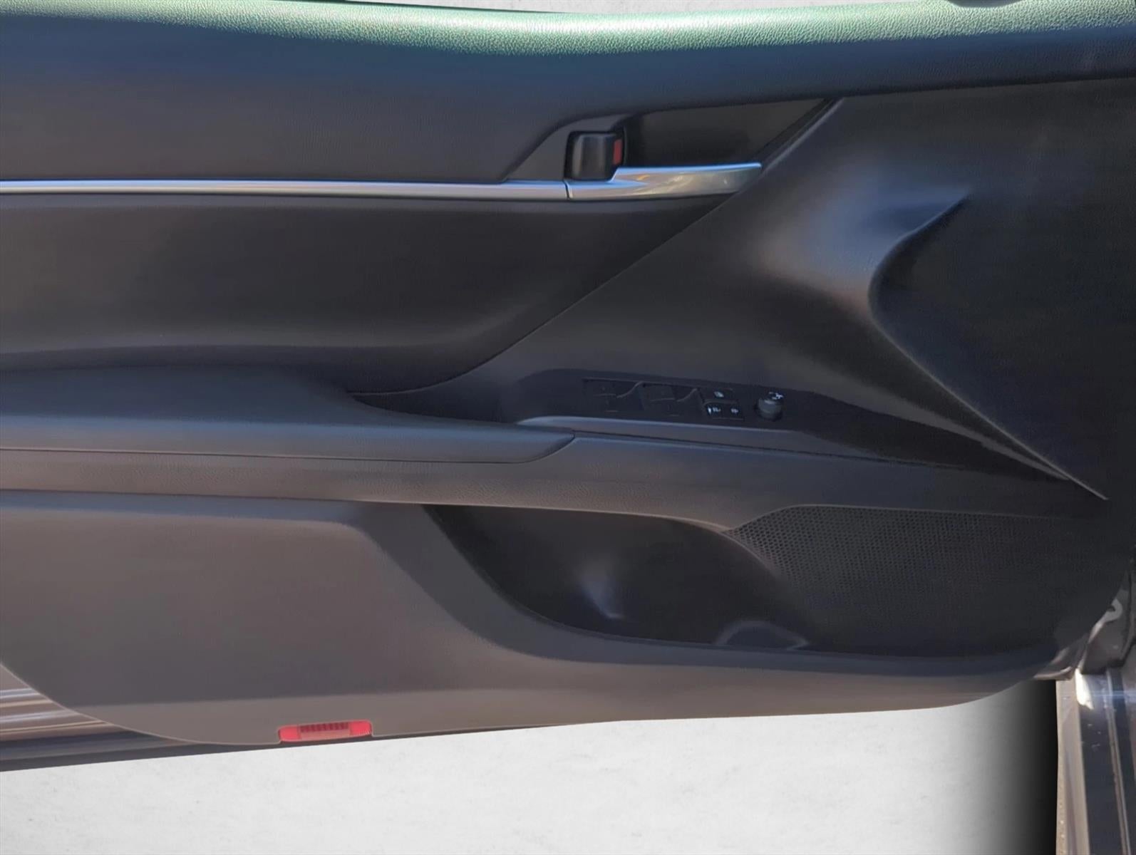 2023 Toyota Camry SE Auto (SE)