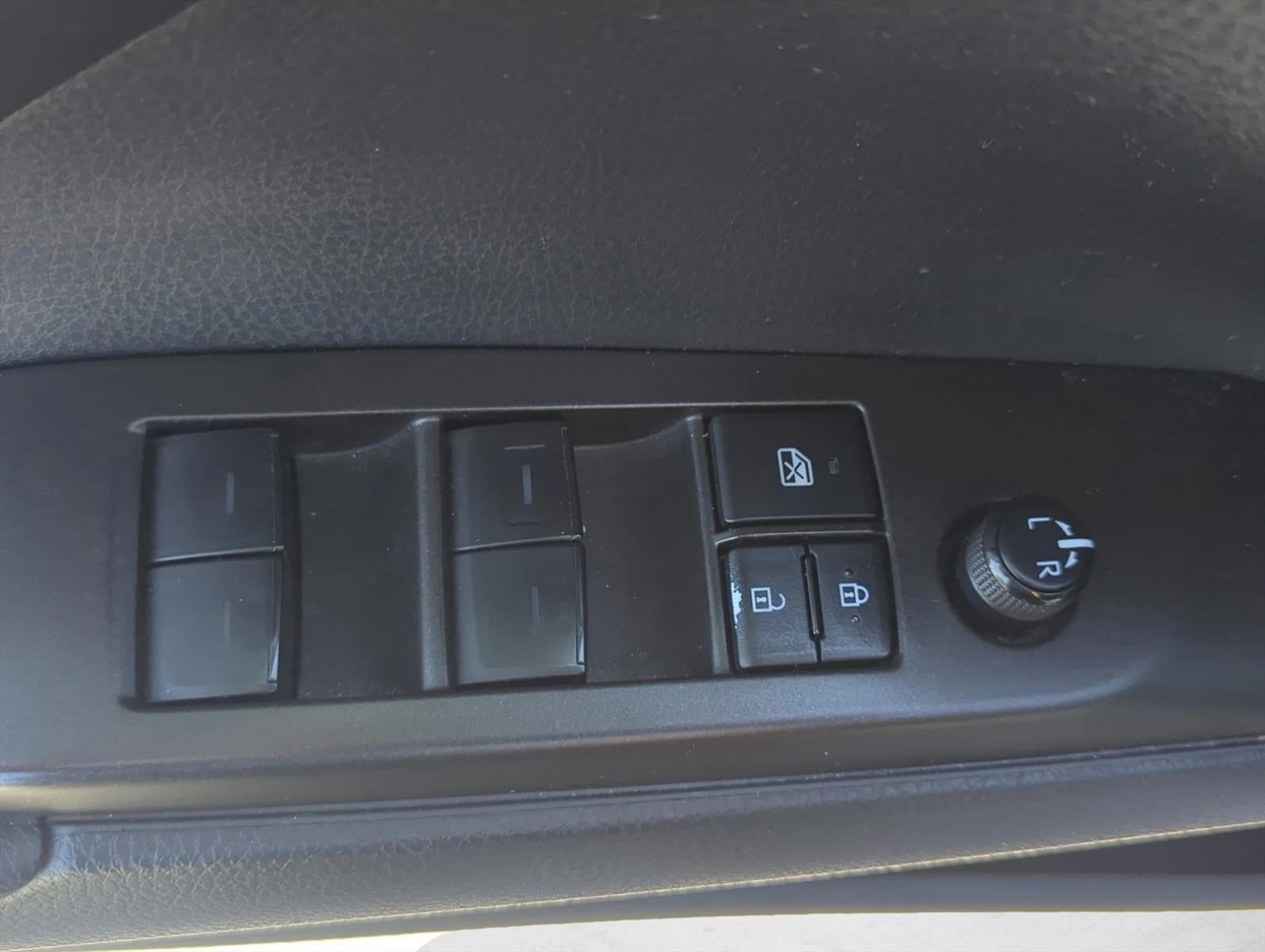 2023 Toyota Camry SE Auto (SE)