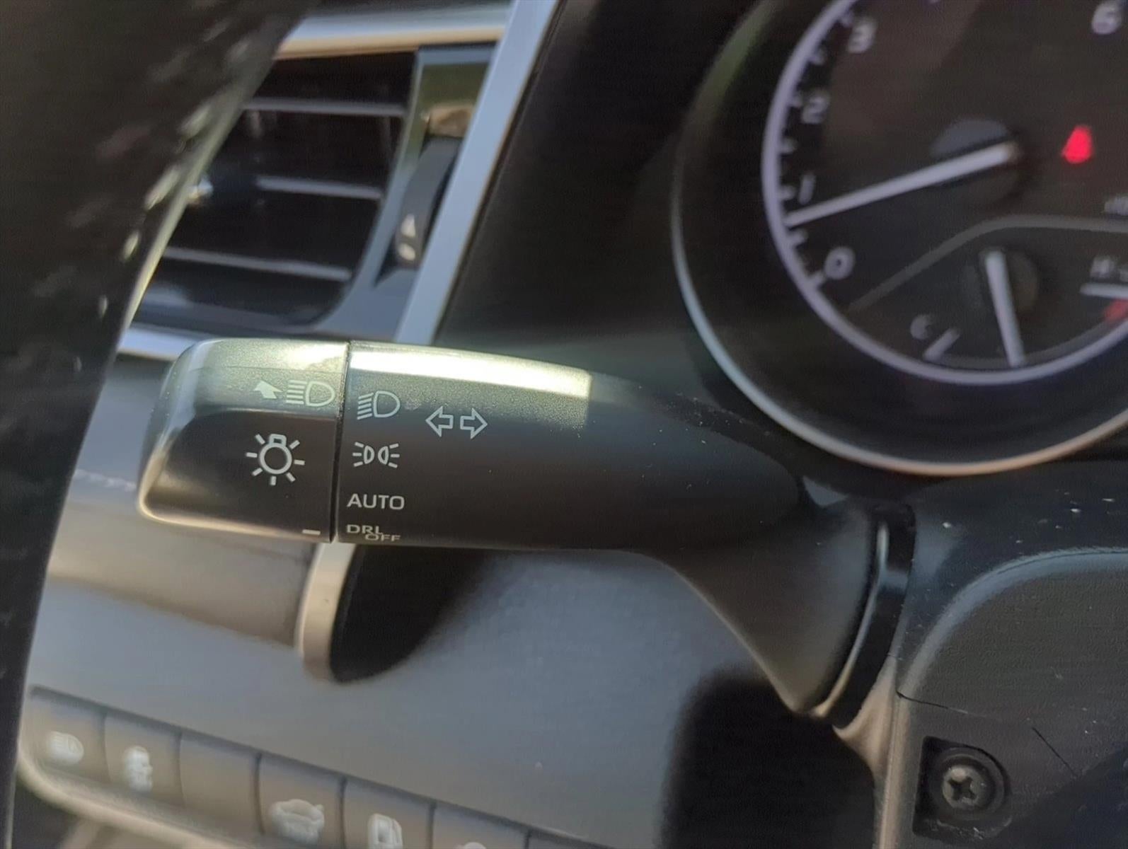 2023 Toyota Camry SE Auto (SE)