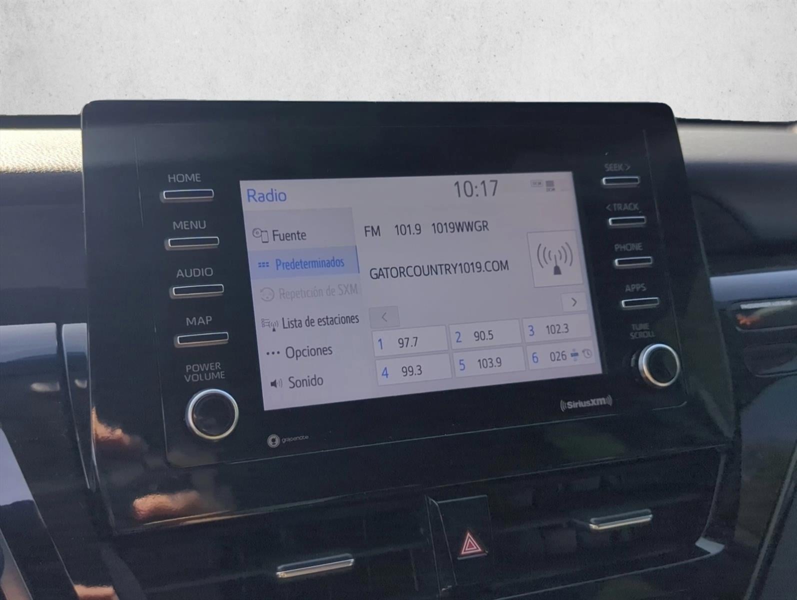 2023 Toyota Camry SE Auto (SE)