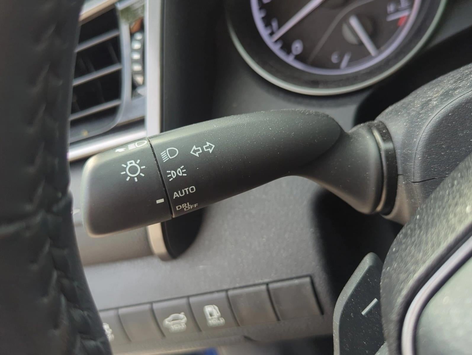 2023 Toyota Camry SE Auto (SE)