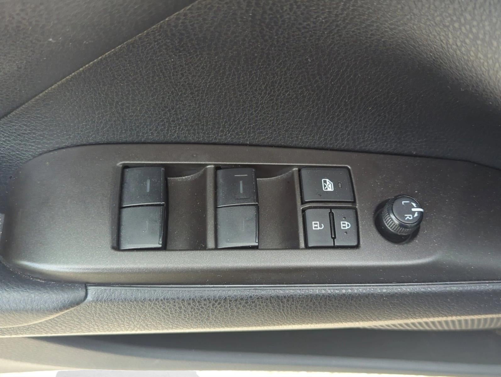 2023 Toyota Camry SE Auto (SE)