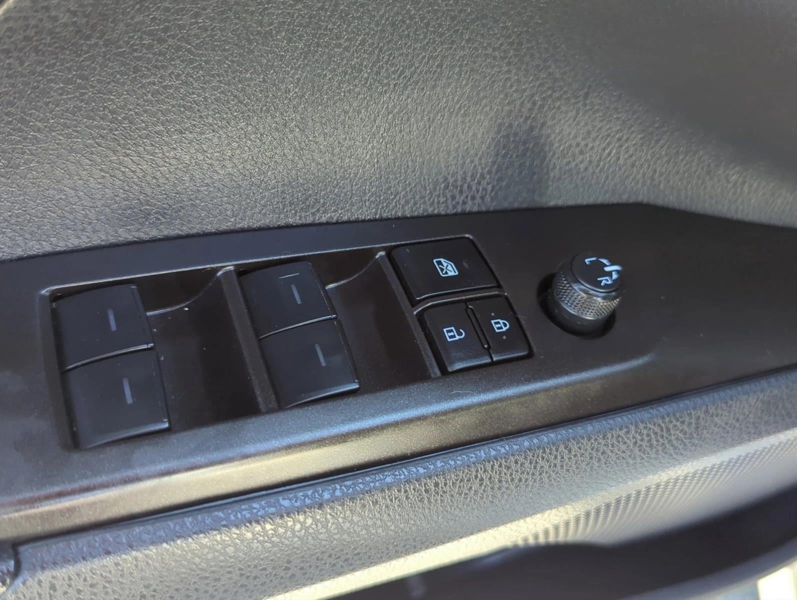 2024 Toyota Camry SE Auto (SE)