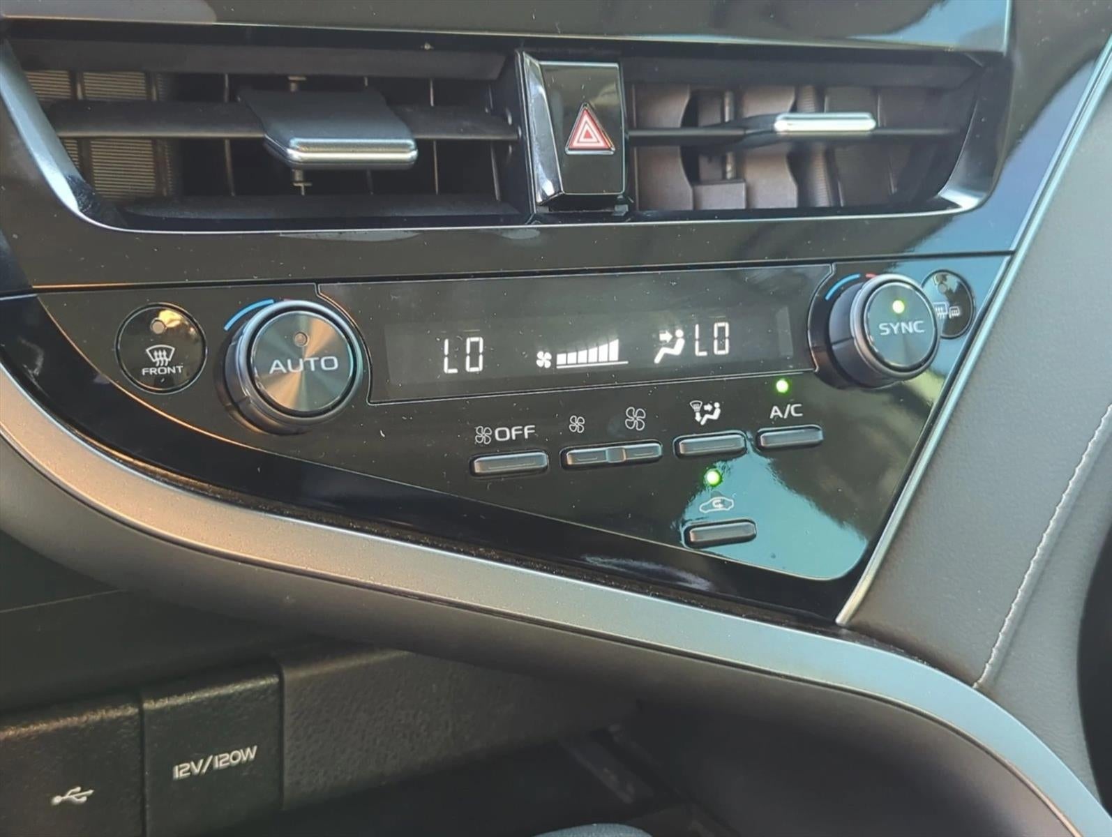 2023 Toyota Camry SE Auto (SE)