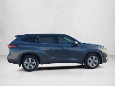 2022 Toyota Highlander LE AWD (SE)