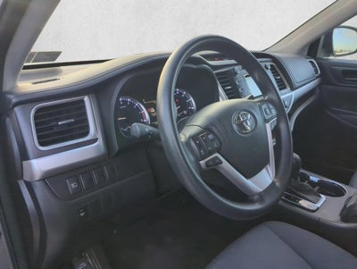 2017 Toyota Highlander LE V6 AWD (Natl)
