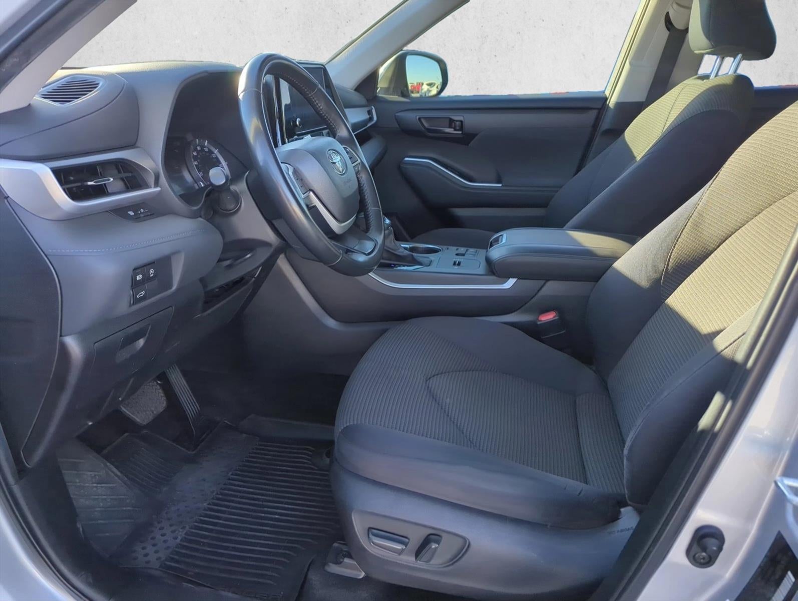 2023 Toyota Highlander LE FWD (GS)