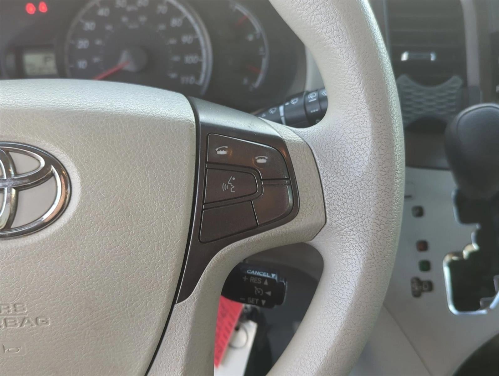 2011 Toyota Sienna 5dr 8-Pass Van V6 LE FWD (Natl)