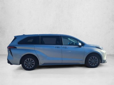 2021 Toyota Sienna LE FWD 8-Passenger (Natl)
