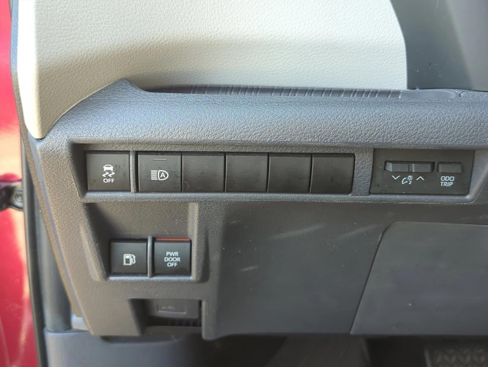 2022 Toyota Sienna LE FWD 8-Passenger (Natl)