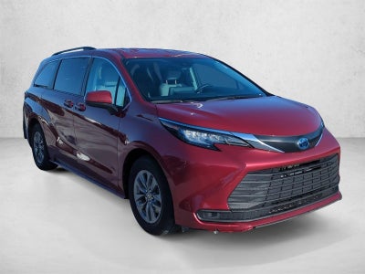2022 Toyota Sienna LE FWD 8-Passenger (Natl)