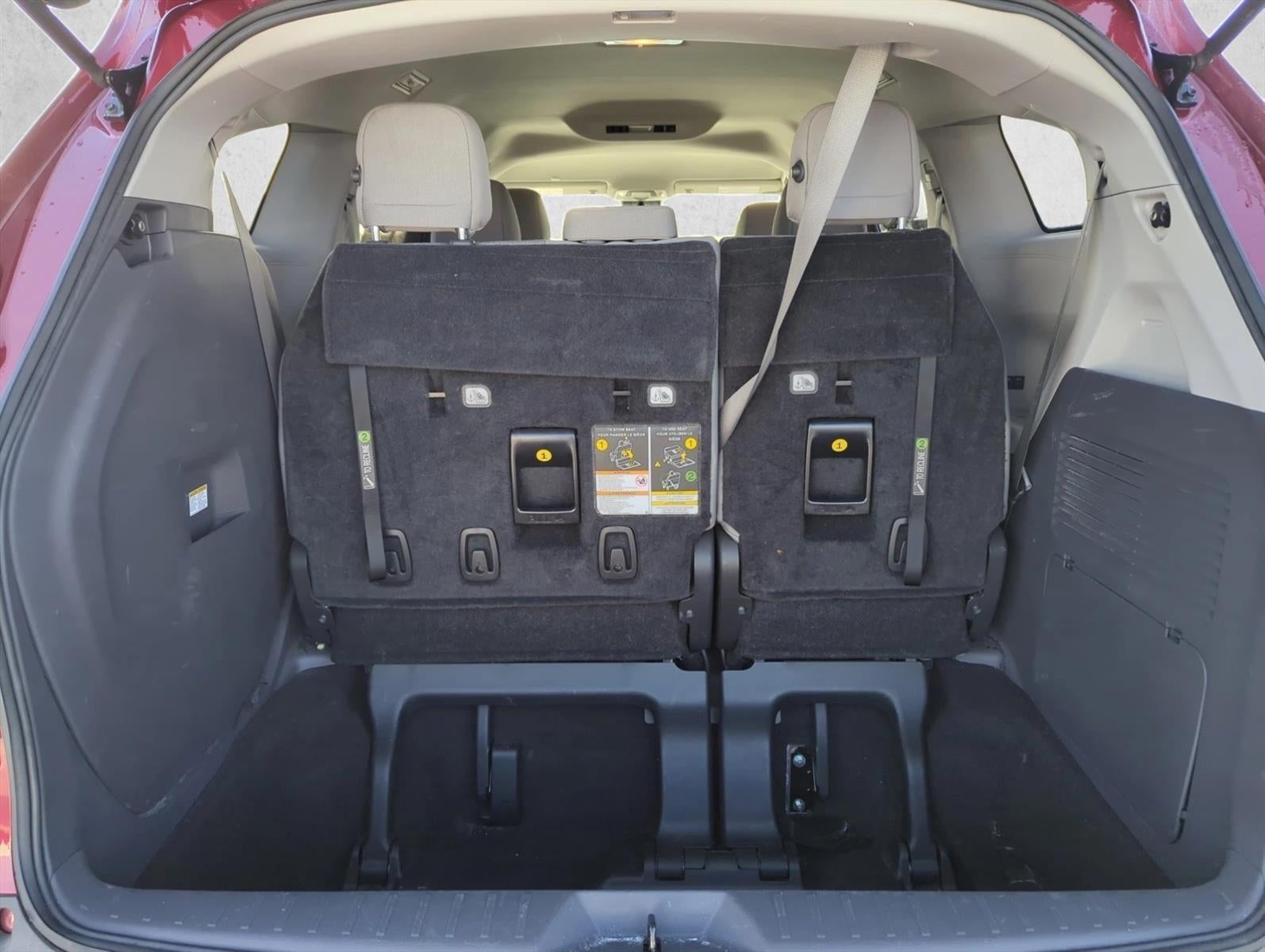 2022 Toyota Sienna LE FWD 8-Passenger (Natl)