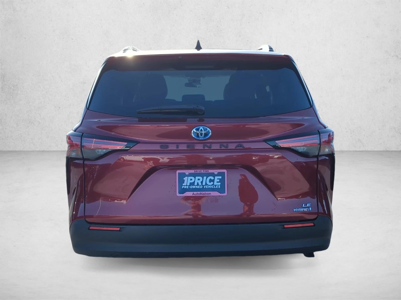 2022 Toyota Sienna LE FWD 8-Passenger (Natl)
