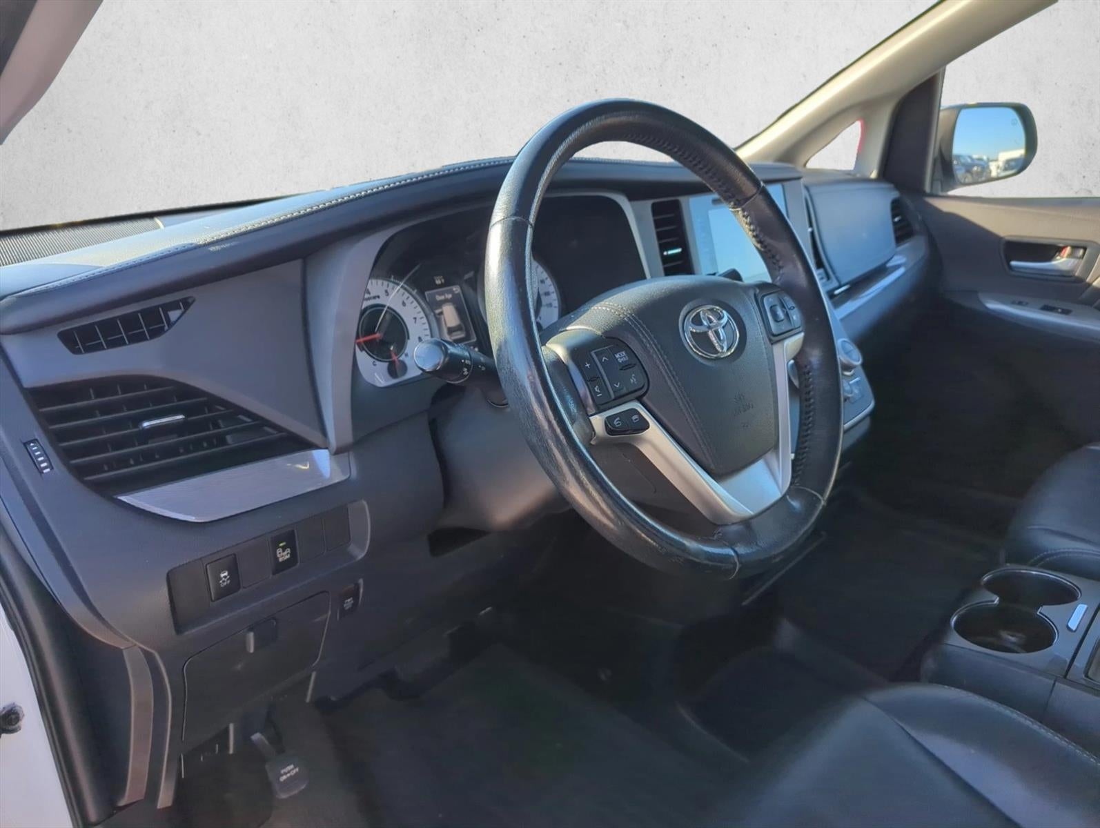 2017 Toyota Sienna SE FWD 8-Passenger (Natl)