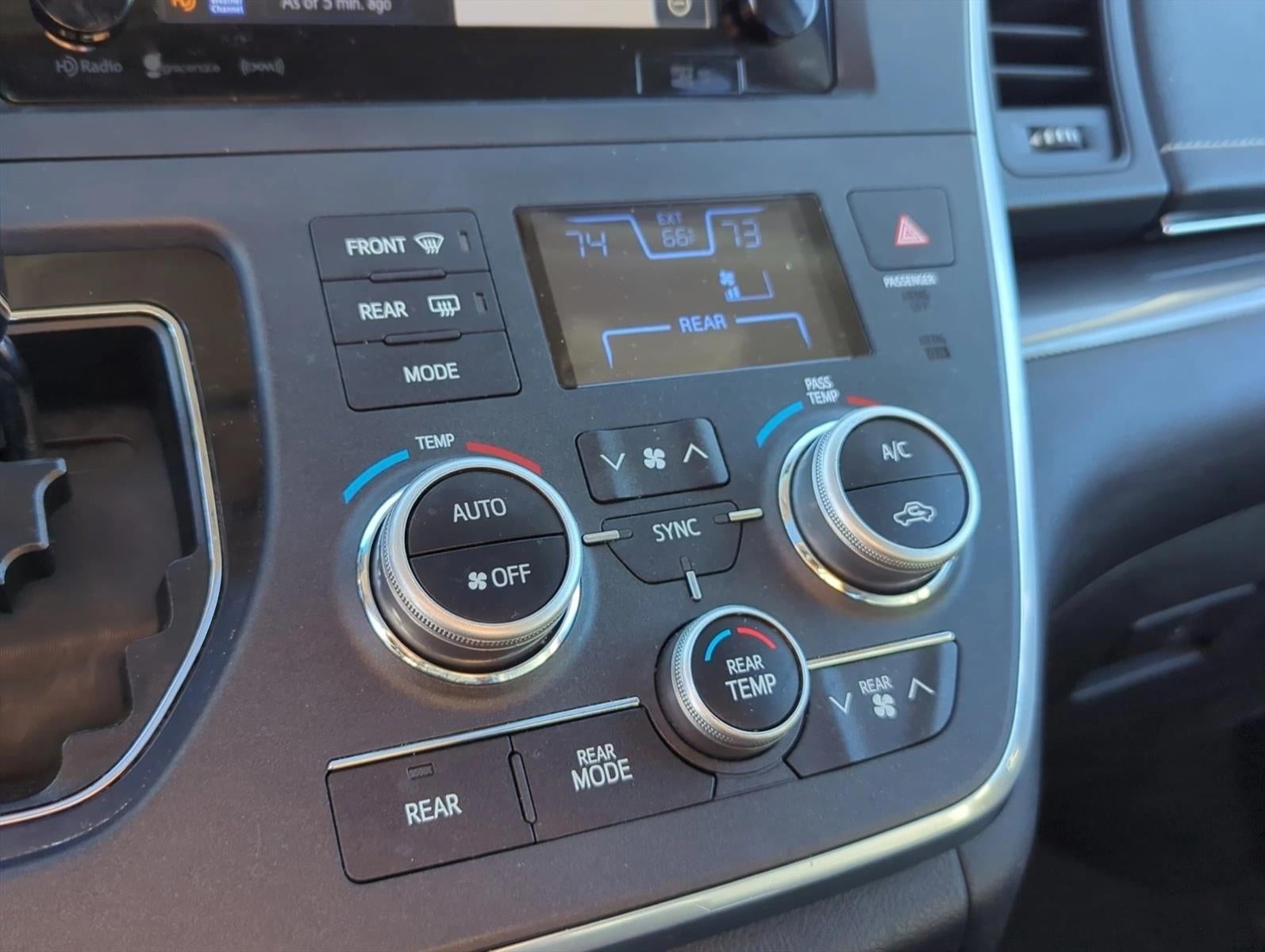 2017 Toyota Sienna SE FWD 8-Passenger (Natl)