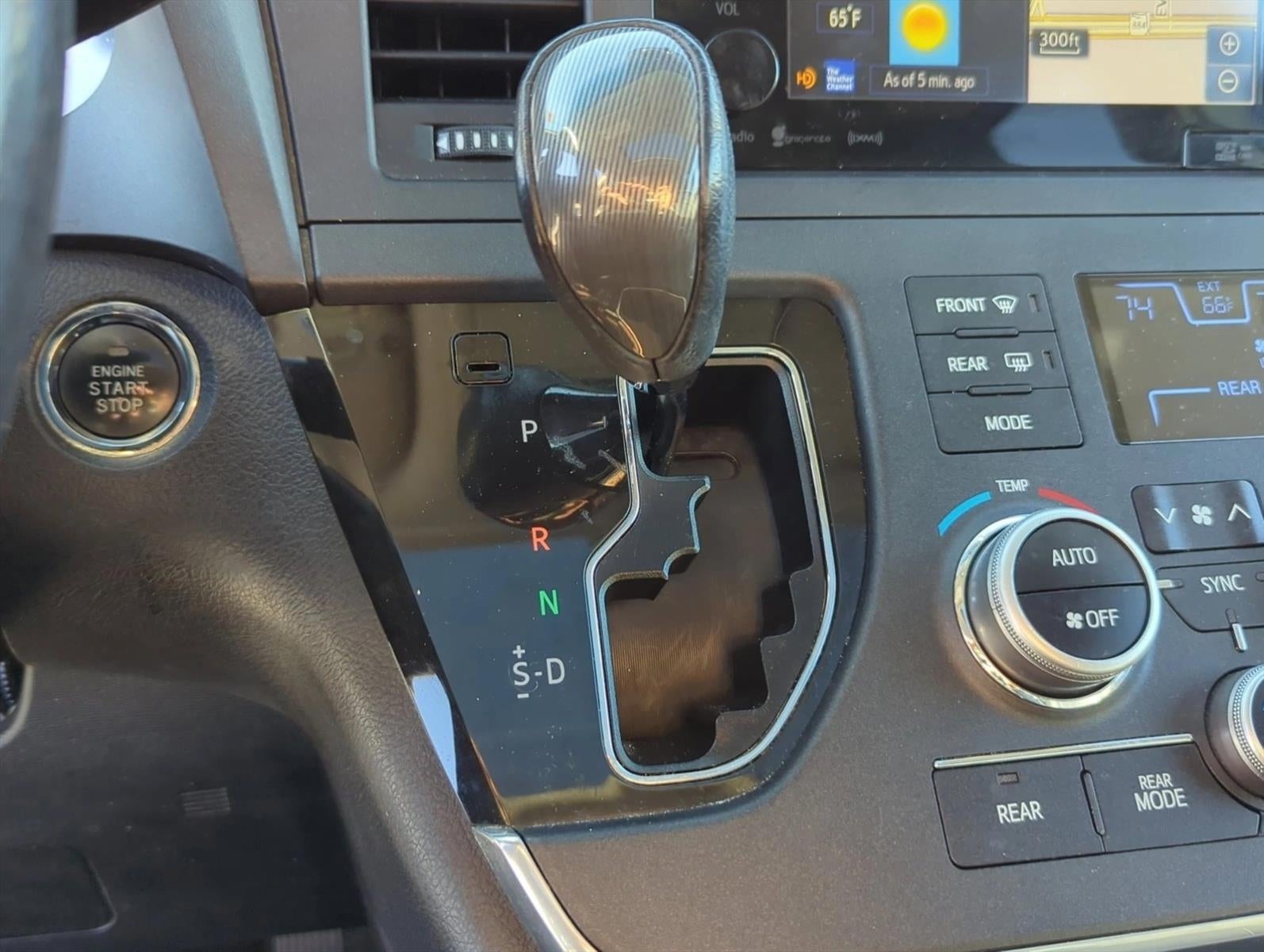 2017 Toyota Sienna SE FWD 8-Passenger (Natl)