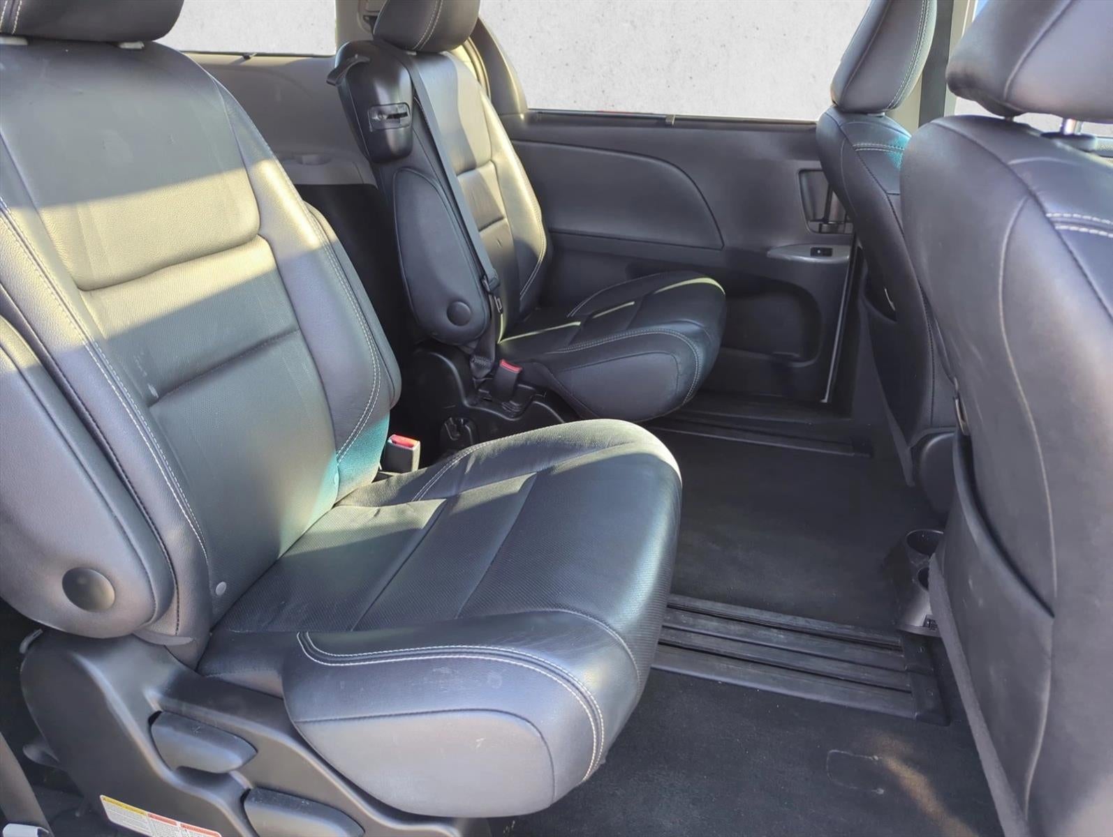 2017 Toyota Sienna SE FWD 8-Passenger (Natl)