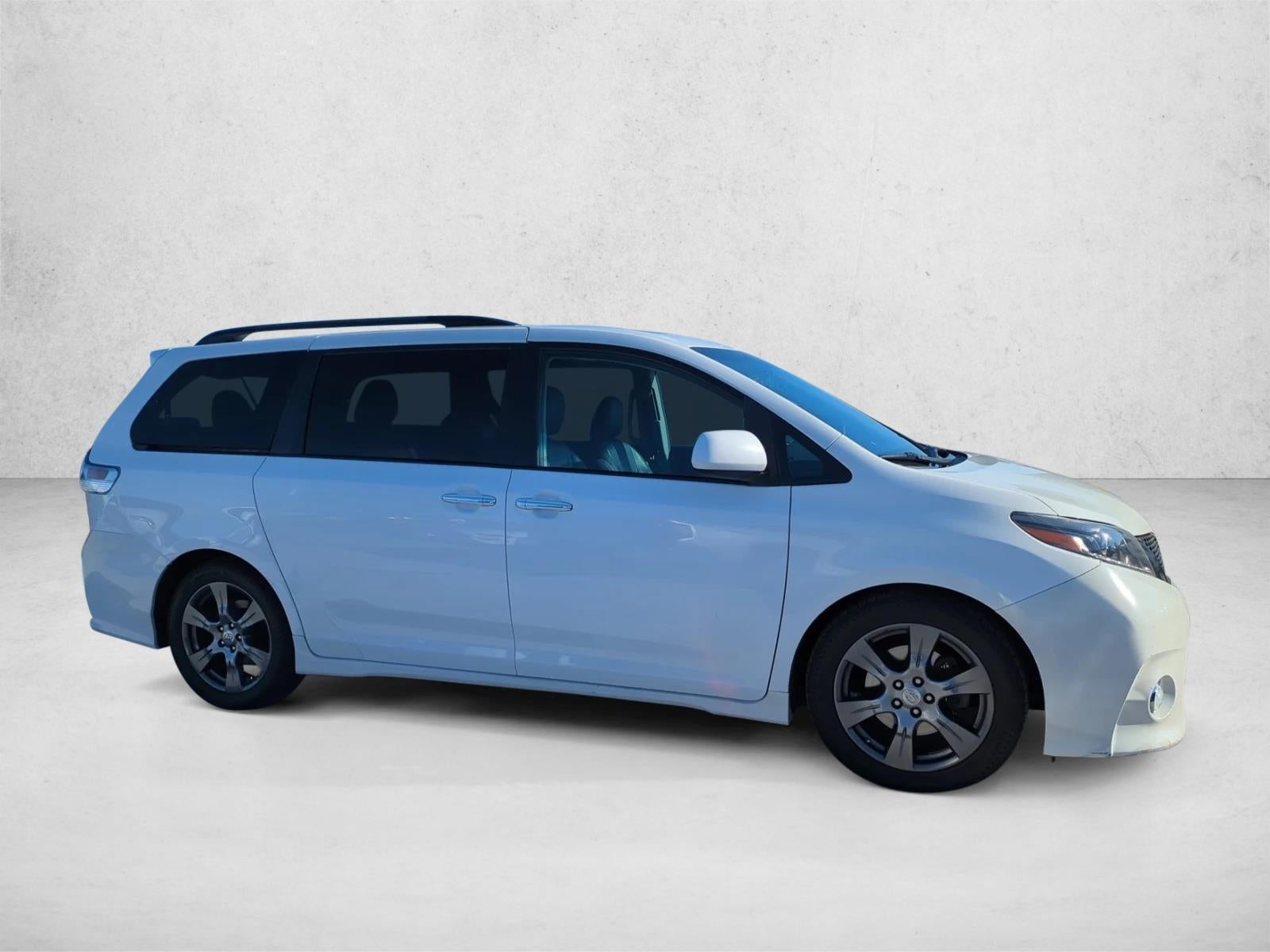 2017 Toyota Sienna SE FWD 8-Passenger (Natl)