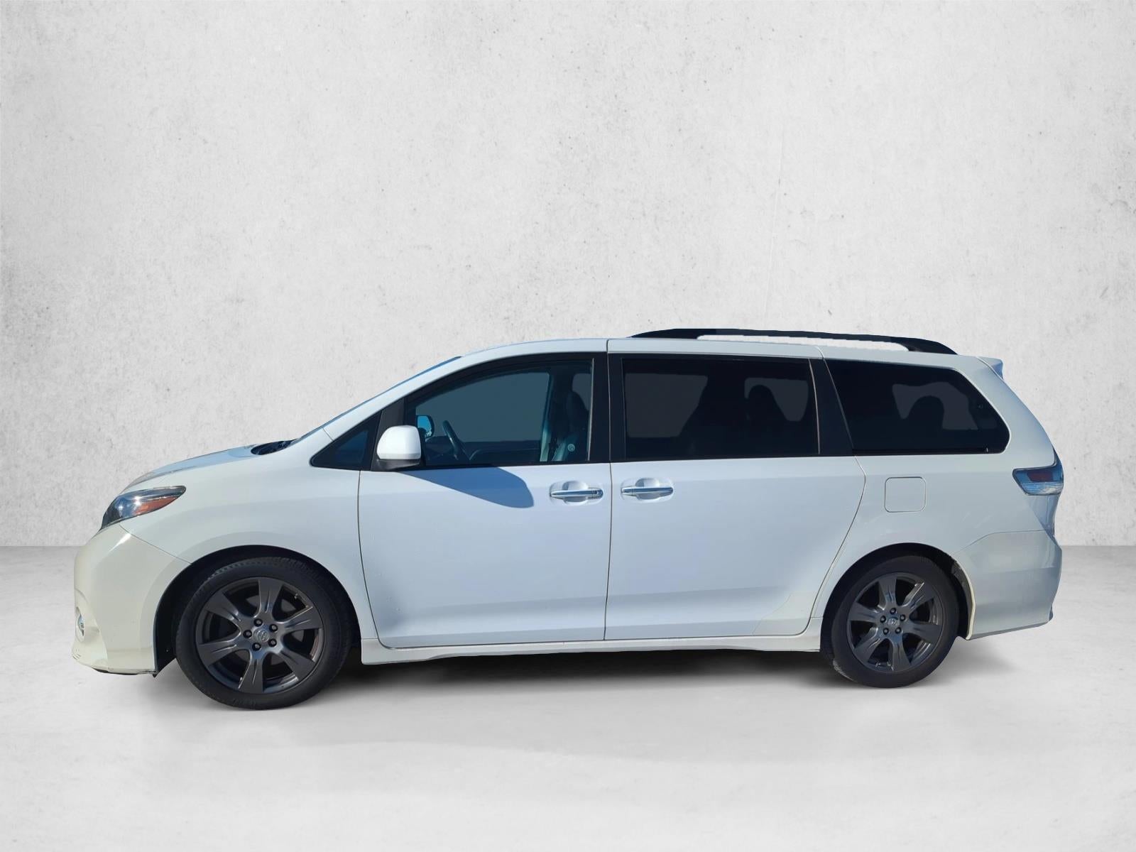 2017 Toyota Sienna SE FWD 8-Passenger (Natl)