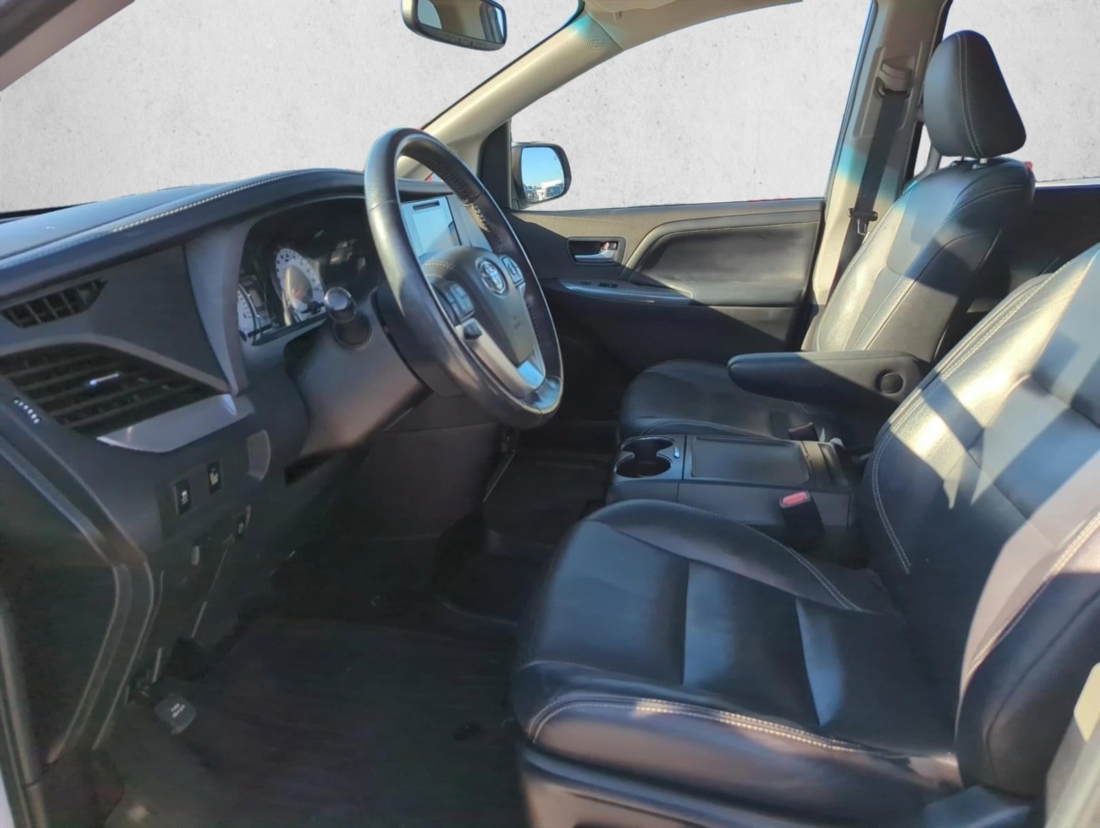 2017 Toyota Sienna SE FWD 8-Passenger (Natl)