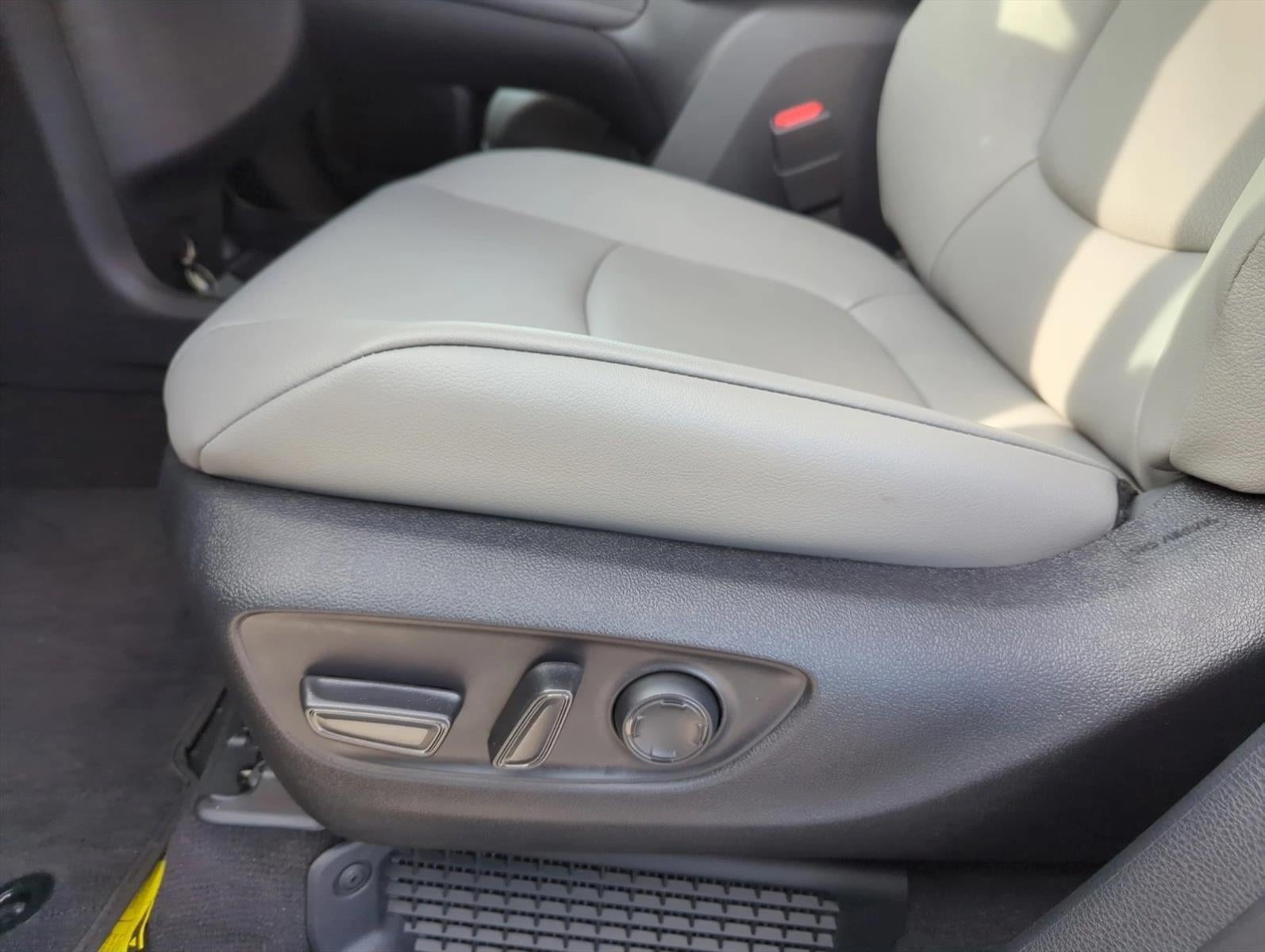 2026 Toyota Sienna XLE FWD 8-Passenger (Natl)