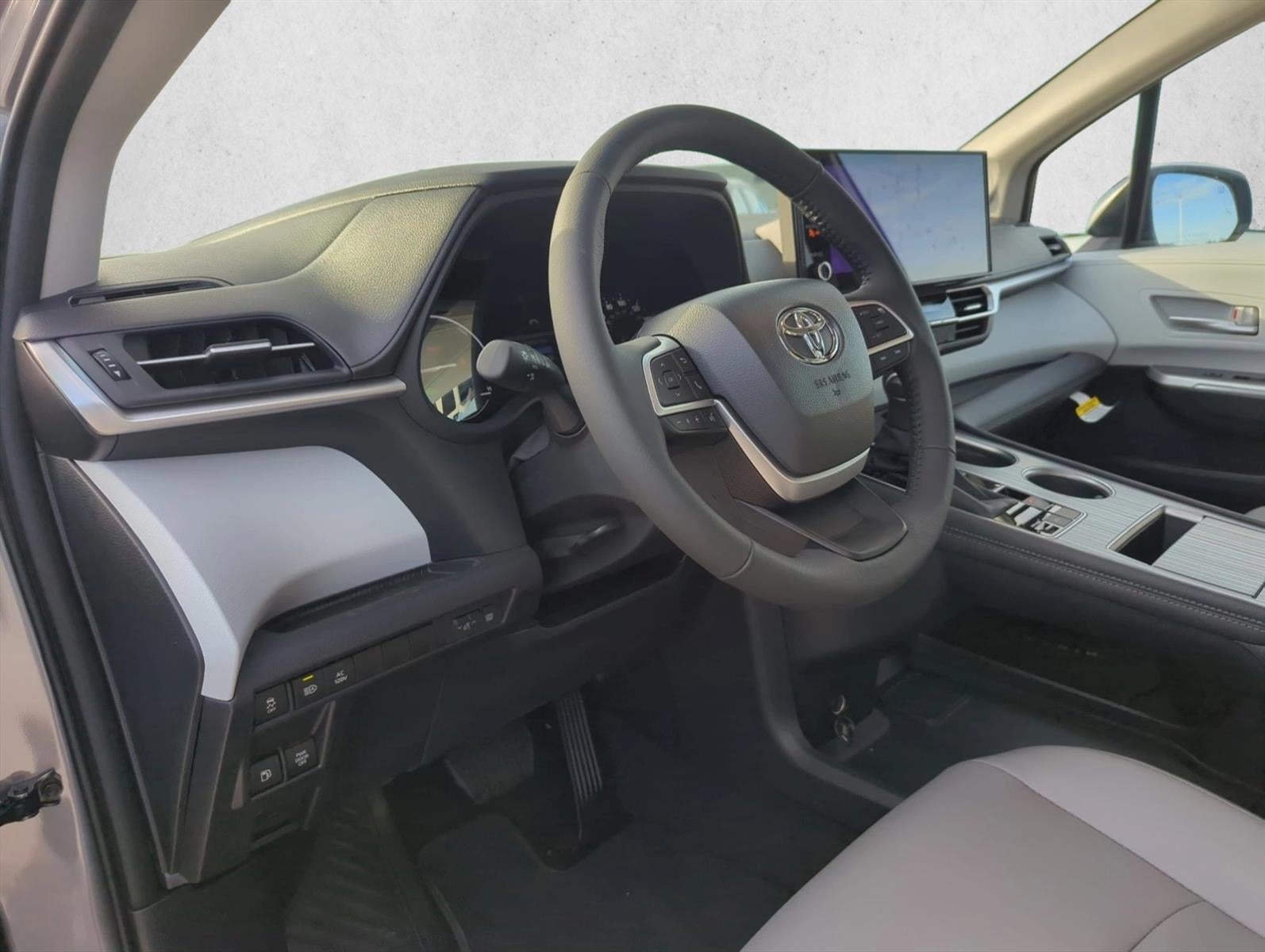 2026 Toyota Sienna XLE FWD 8-Passenger (Natl)
