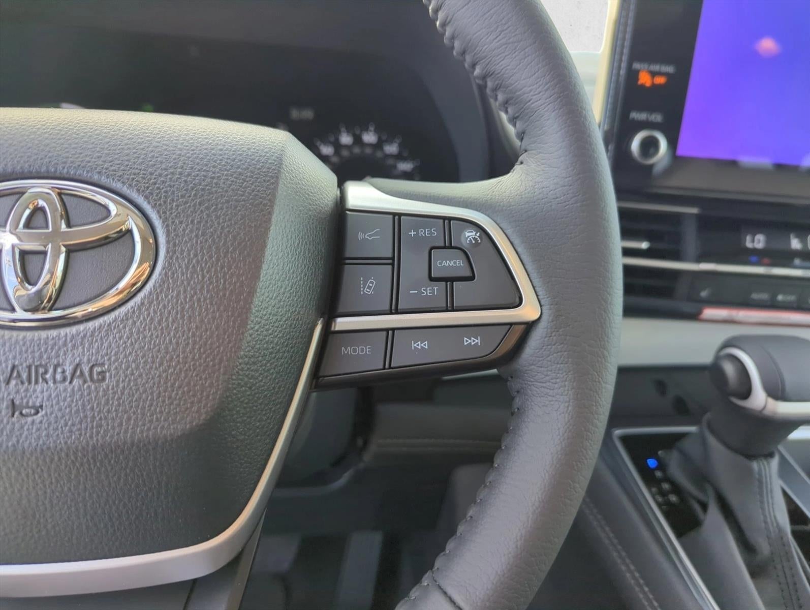 2026 Toyota Sienna XLE FWD 8-Passenger (Natl)