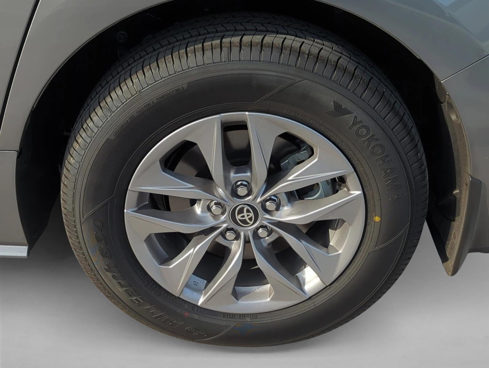 2026 Toyota Sienna XLE FWD 8-Passenger (Natl)