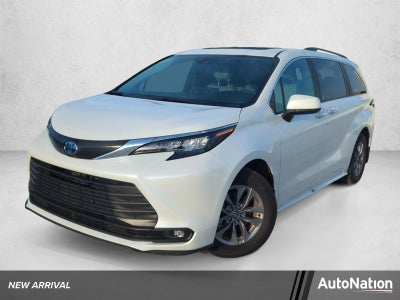 2025 Toyota Sienna XLE FWD 8-Passenger (Natl)