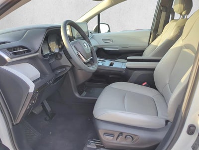 2025 Toyota Sienna XLE FWD 8-Passenger (Natl)