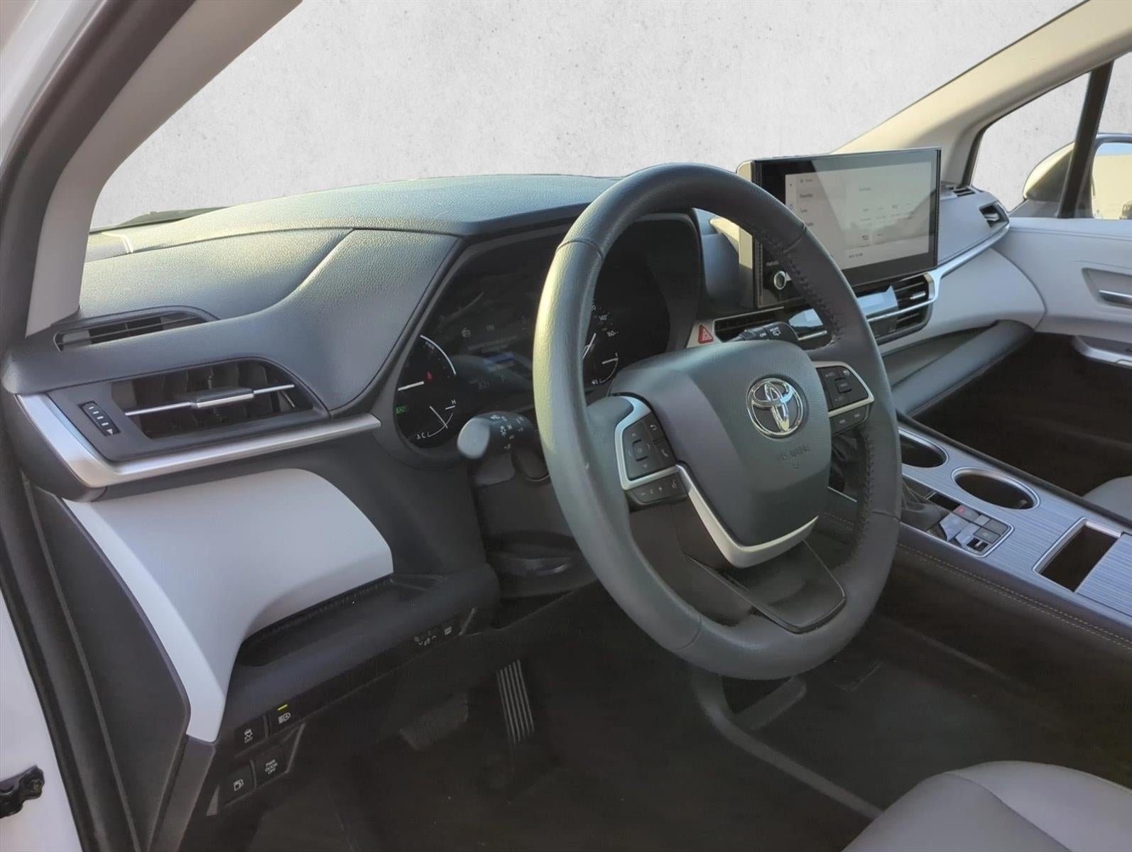 2025 Toyota Sienna XLE FWD 8-Passenger (Natl)