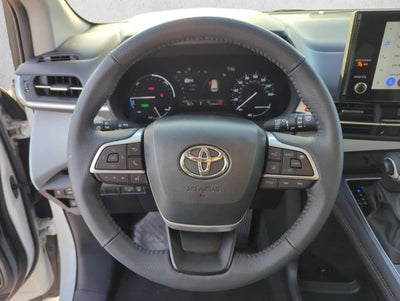 2025 Toyota Sienna XLE FWD 8-Passenger (Natl)