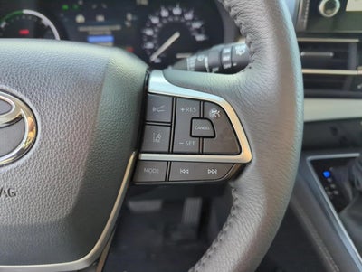 2025 Toyota Sienna XLE FWD 8-Passenger (Natl)