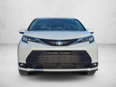 2025 Toyota Sienna XLE FWD 8-Passenger (Natl)