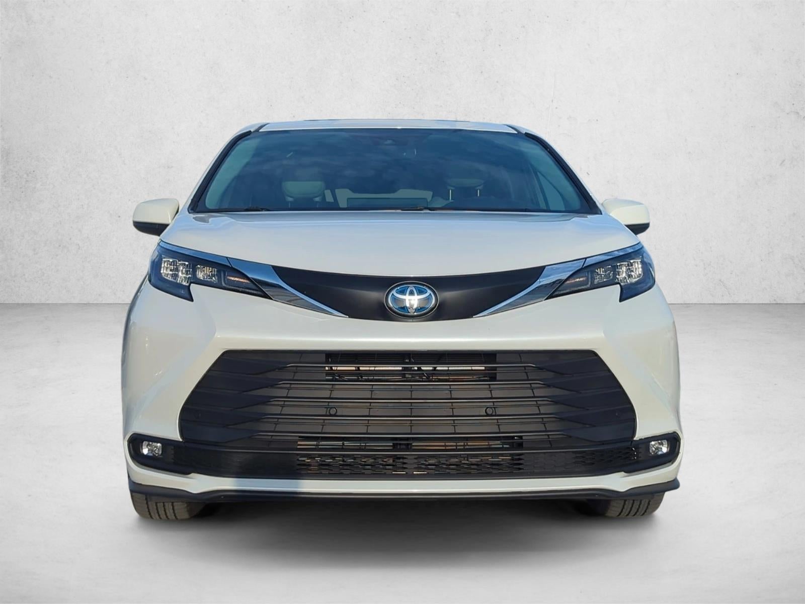 2025 Toyota Sienna XLE FWD 8-Passenger (Natl)