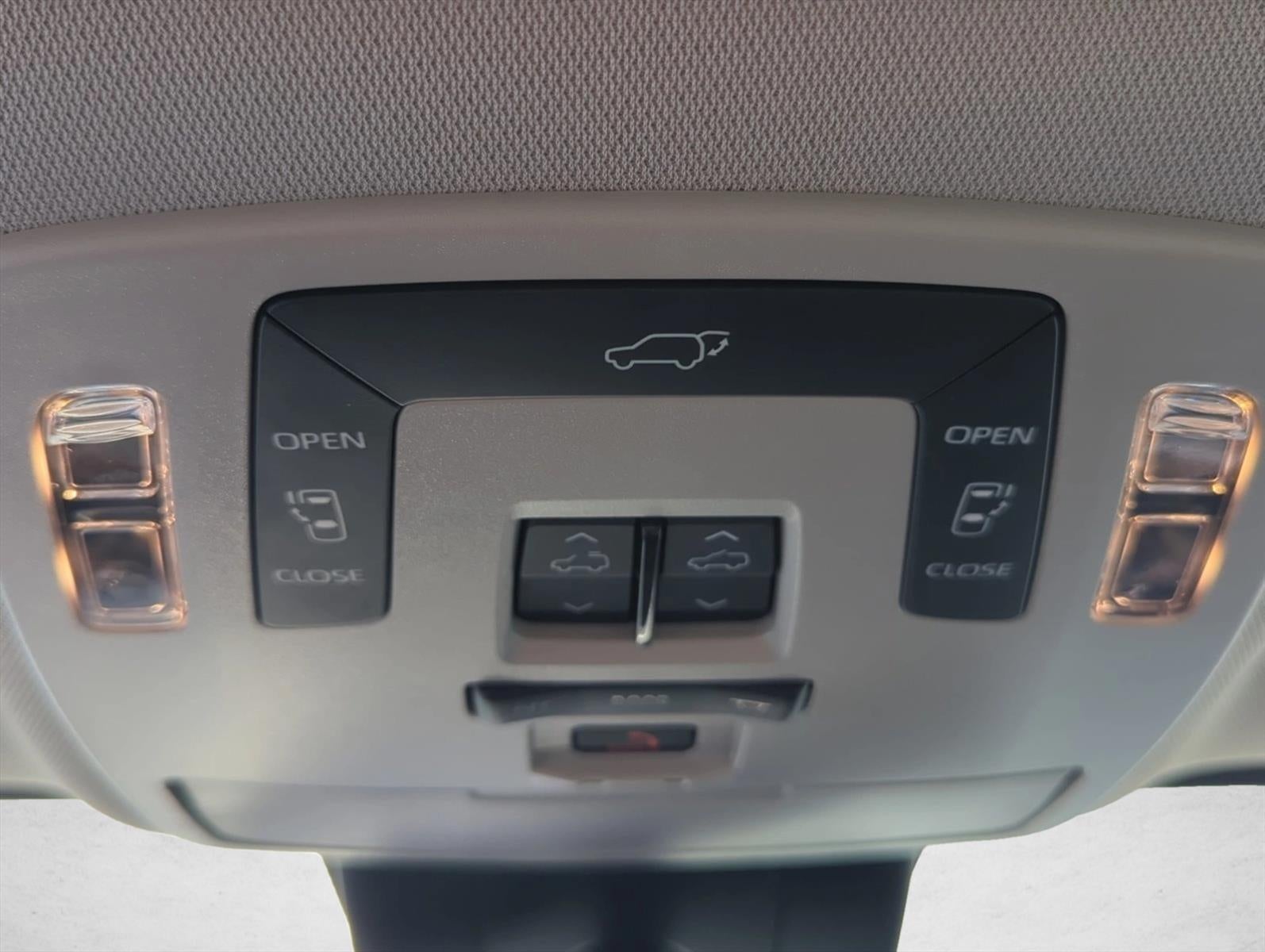 2025 Toyota Sienna XLE FWD 8-Passenger (Natl)