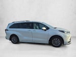 2025 Toyota Sienna XLE FWD 8-Passenger (Natl)