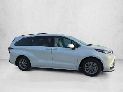 2025 Toyota Sienna XLE FWD 8-Passenger (Natl)