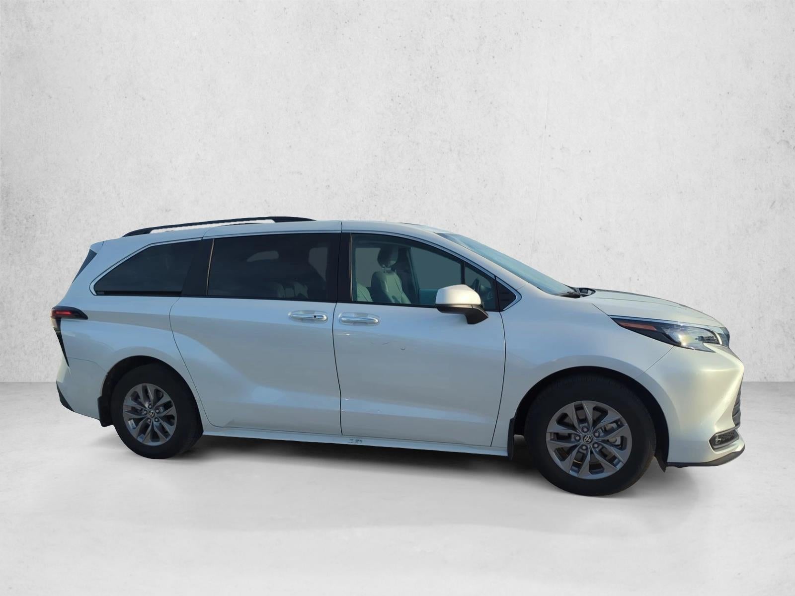 2025 Toyota Sienna XLE FWD 8-Passenger (Natl)
